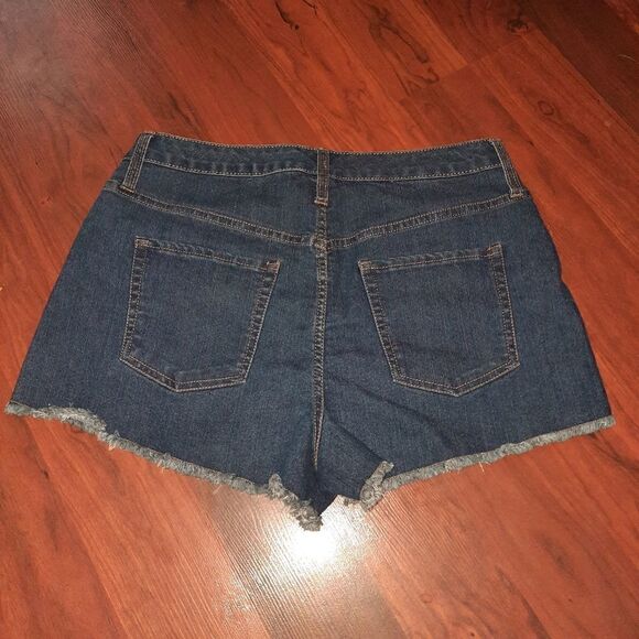 Womens jean shorts - Picture 2 of 3